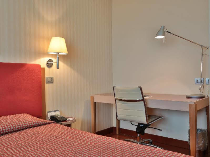Unaway Hotel & Residence Quark Due Milano Exteriör bild